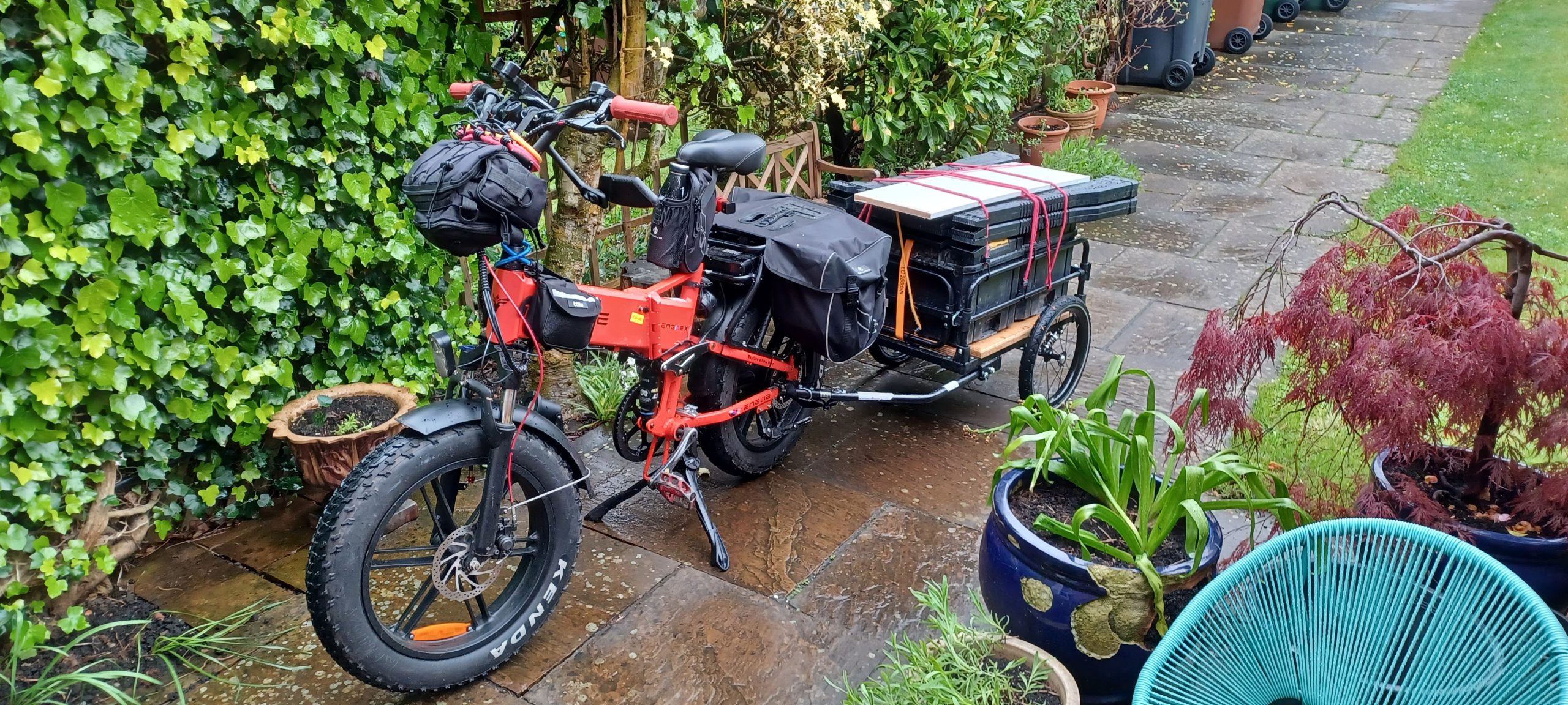 Cycling Handyman Edinburgh Ebike and Trailer loaded in the rain